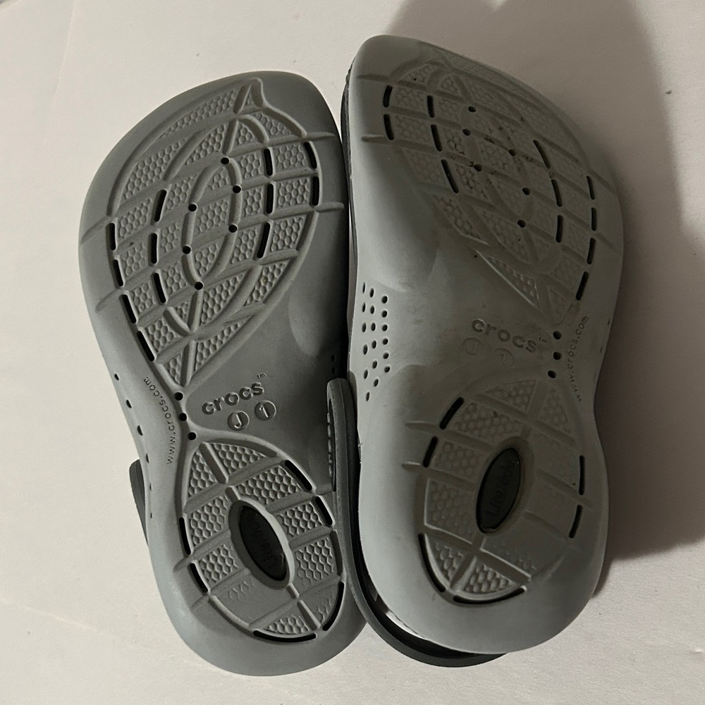 Kids LiteRide Crocs Black and Gray Clogs‎ - Picture 5 of 6